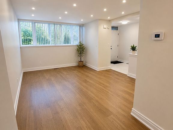 3rd image of 3250 The Credit Woodlands #16