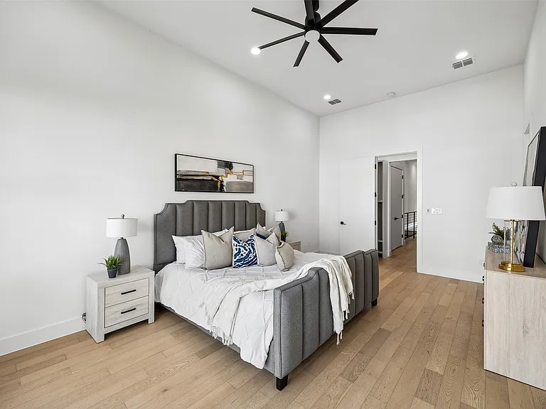 4217 Roseland Ave — Photo 12