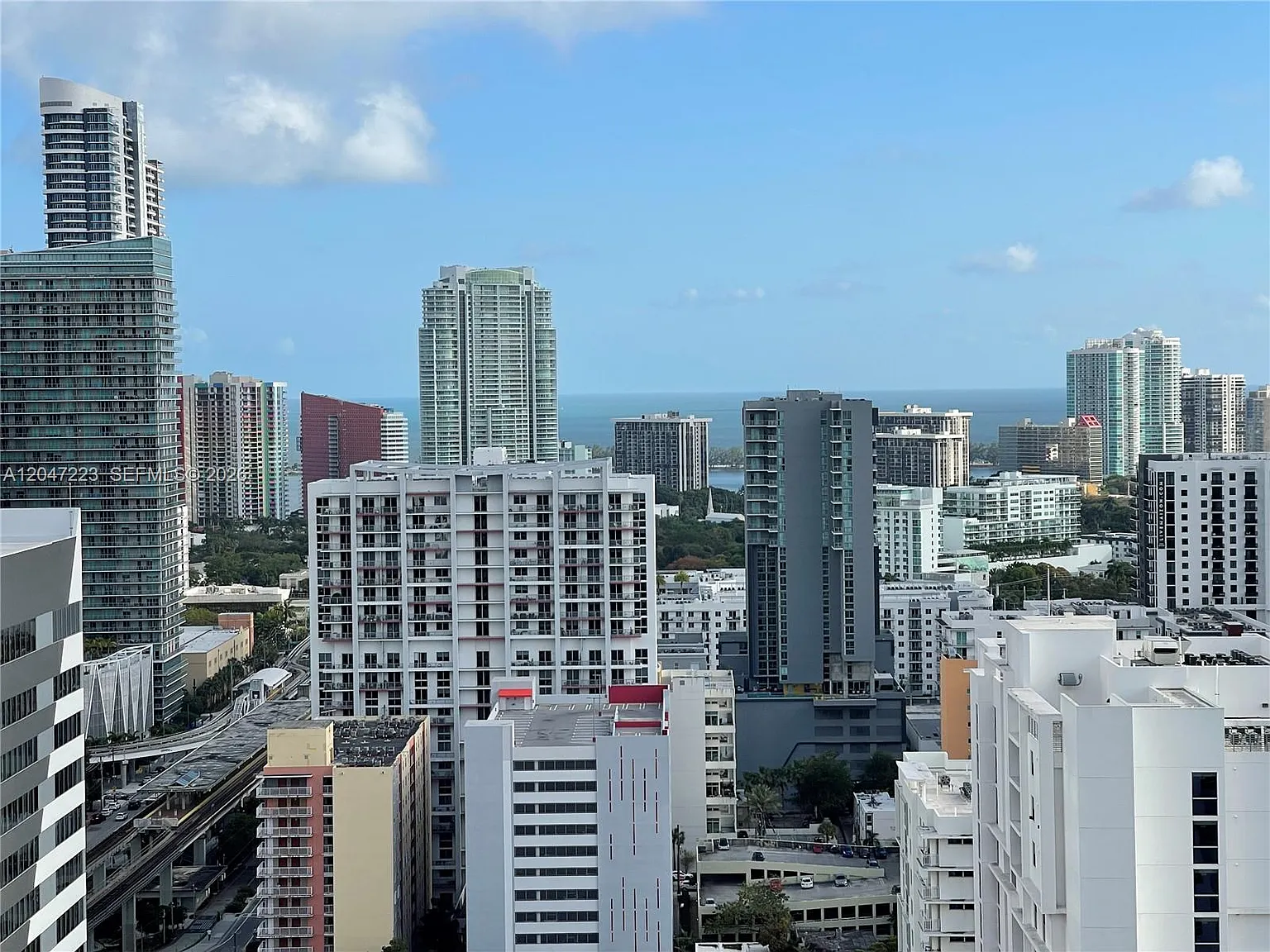 Neo Vertika Condo — Photo 2