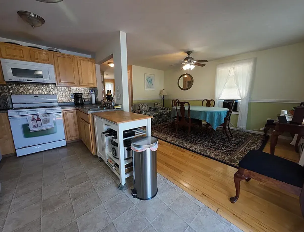 3 bed, 1.5 bath, 1334 sqft, $2,800 — Photo 4