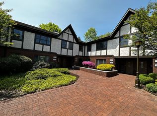 882 Pompton Ave, Cedar Grove, NJ 07009