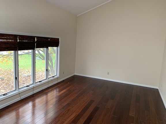 5th image of 3 White Oak Ln