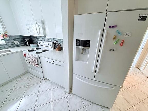 5th image of 41 Upminster B Crescent #B