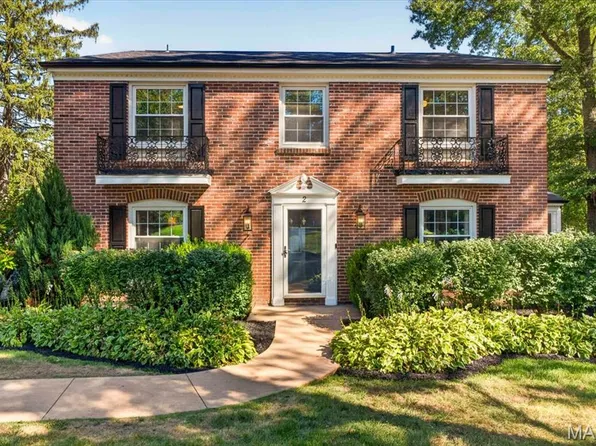 2 Woodoaks Trl, Saint Louis, MO 63124