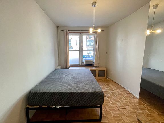 5th image of 94 Eagle St APT 1R