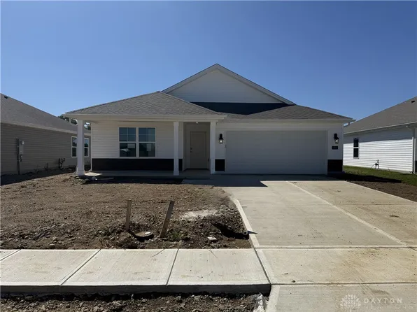 210 Lightfoot Ct, New Carlisle, OH 45344
