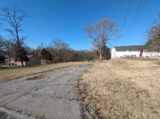 6149 Erb Rd, Saint Louis, MO 63129