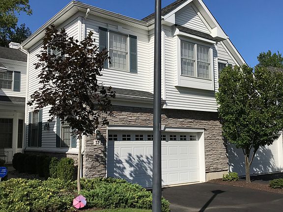 3rd image of 32 Bovensiepen Ct