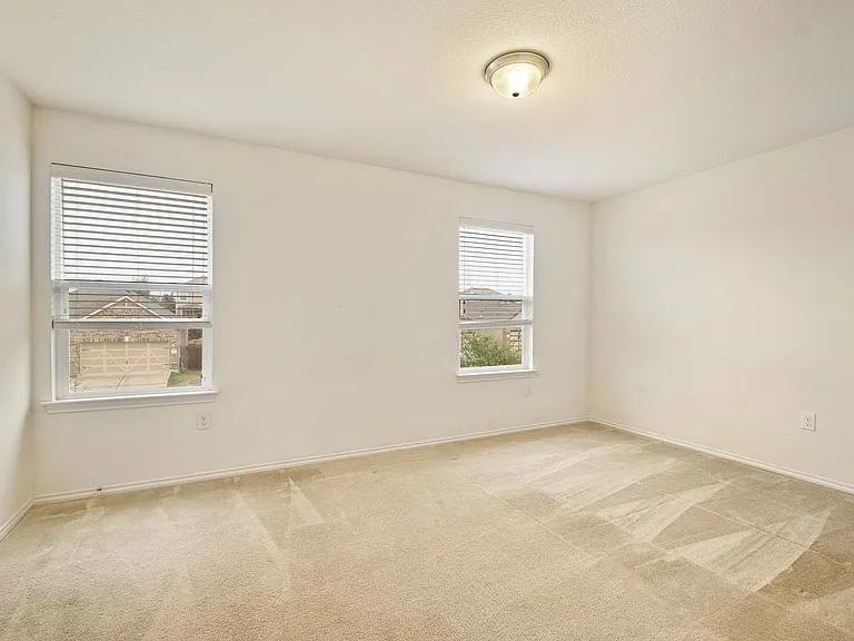 907 Solitude Dr — Photo 23
