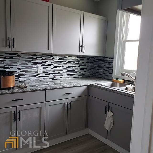 2nd image of 1302 E Henry St #1