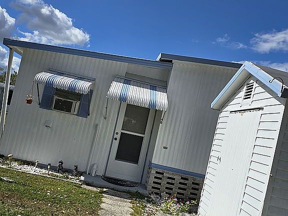 3rd image of 808 Chaparral Dr
