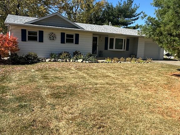 3rd image of 14 W Circle Dr