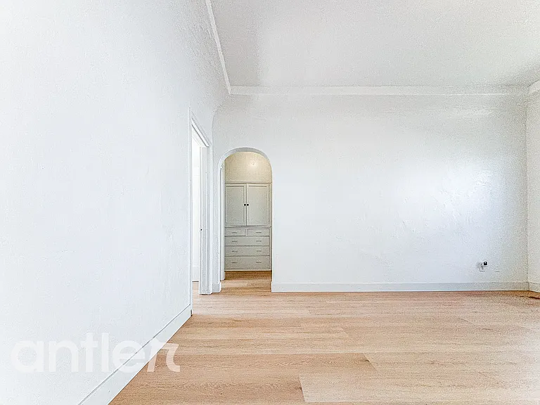 928 1/2 W 78th St #G1 — Photo 12
