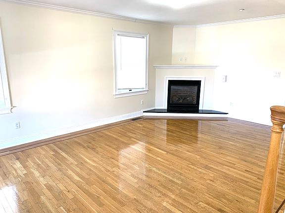 2nd image of 156 Lakeview Ave