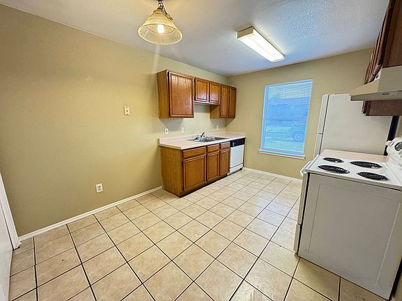 4th image of 1701 Benttree Dr APT B