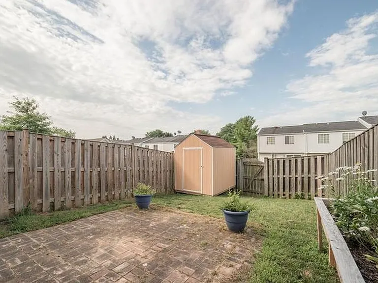 1746 Springfield Ln — Photo 3