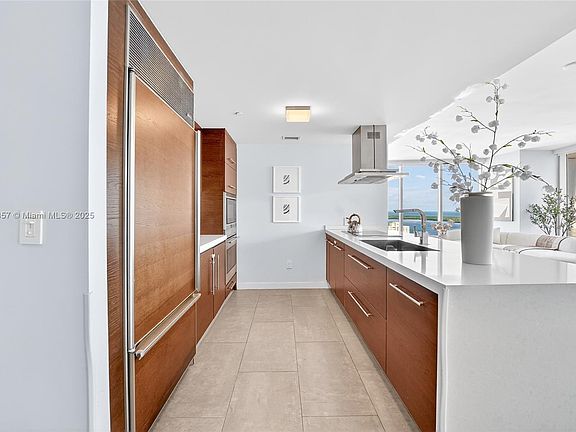 4th image of 495 Brickell Ave APT 3901
