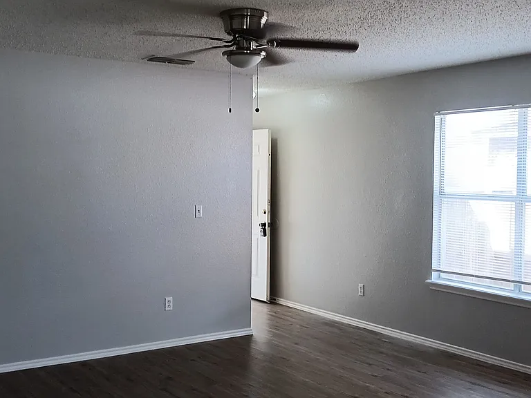 7802 Elk Dr — Photo 4