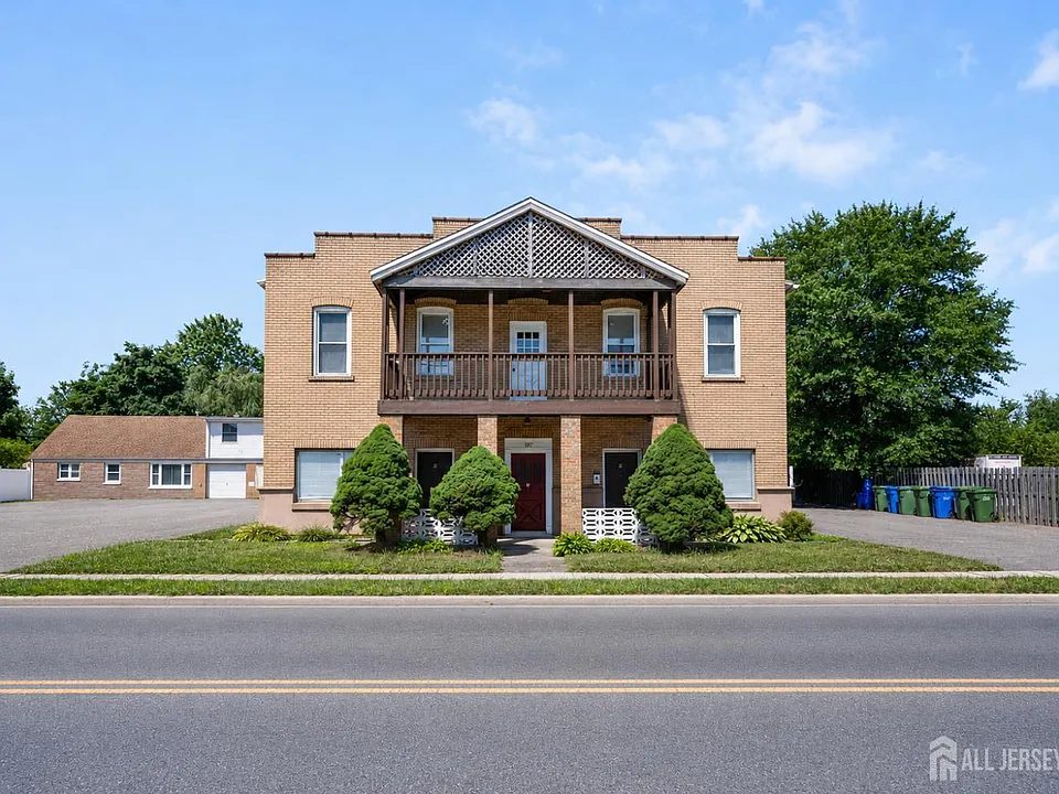 107 Macarthur Ave #4B