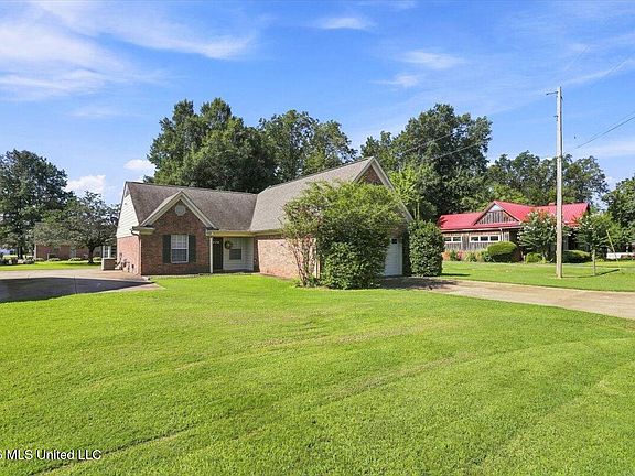 3rd image of 1744 Old Commerce Rd