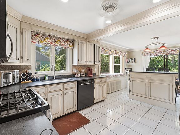 5th image of 125 Jaffrey St