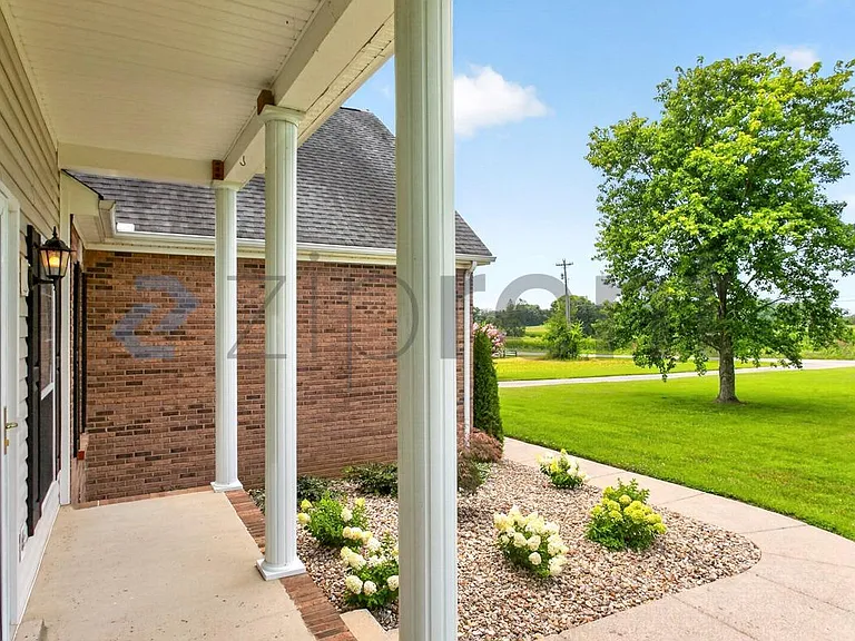 720 Rock Springs Rd — Photo 15