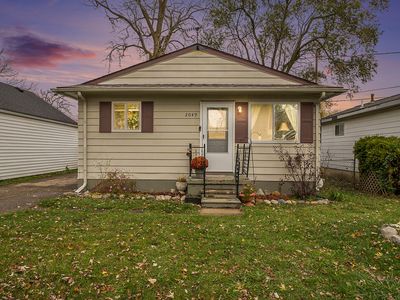 2049 E Parkwood Ave, Burton, MI, 48529