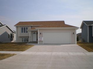 4768 Pines Cir, Grand Forks, ND 58201