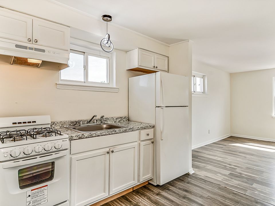 1st image of 1862 Pratt St #18075454