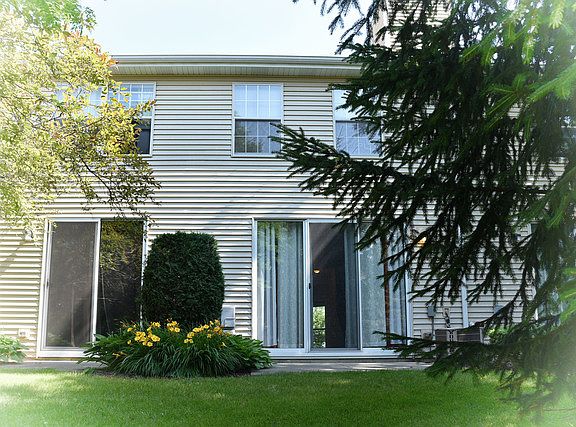 3rd image of 319 Glen Leven Ct #319