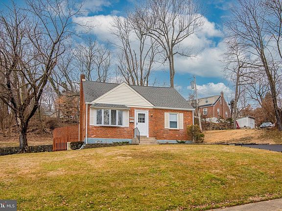 2nd image of 2886 Lovell Ave