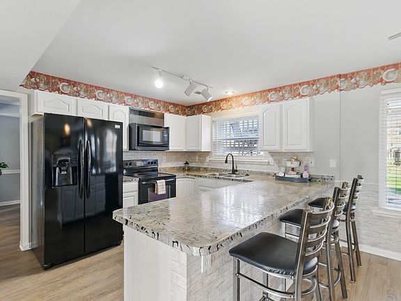 4th image of 415 Crown Ct