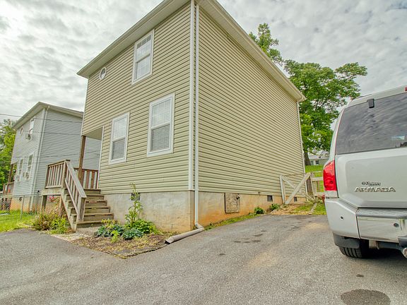 3rd image of 2507 Clover St #0