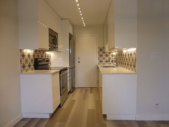 2nd image of 900 NE 18th Ave APT 307