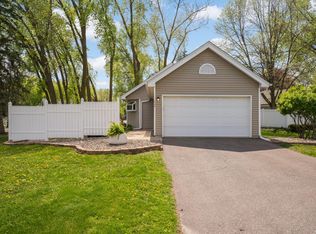1440 Granada Ave N, Oakdale, MN 55128