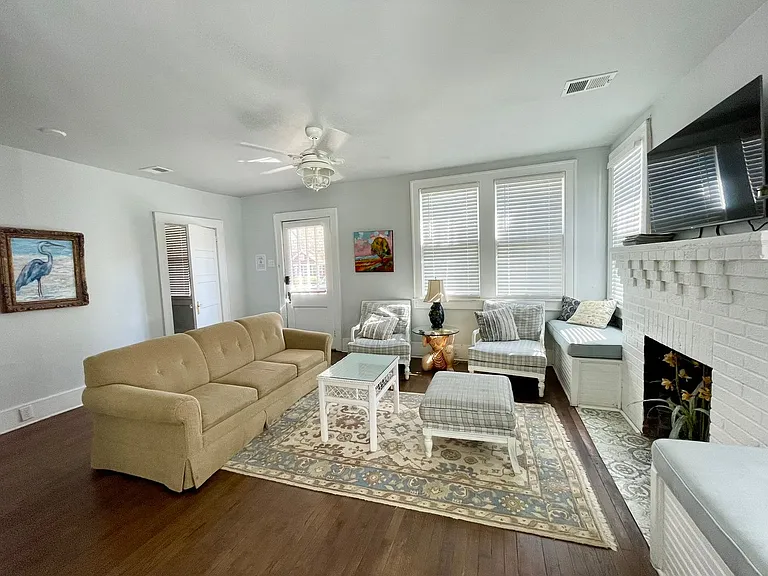 611 Howard St — Photo 2