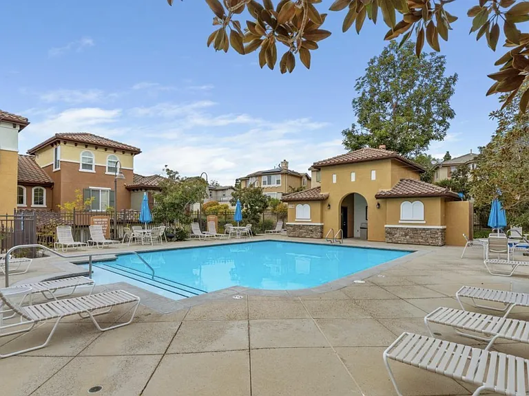 Morgans Corner pool and jacuzzi