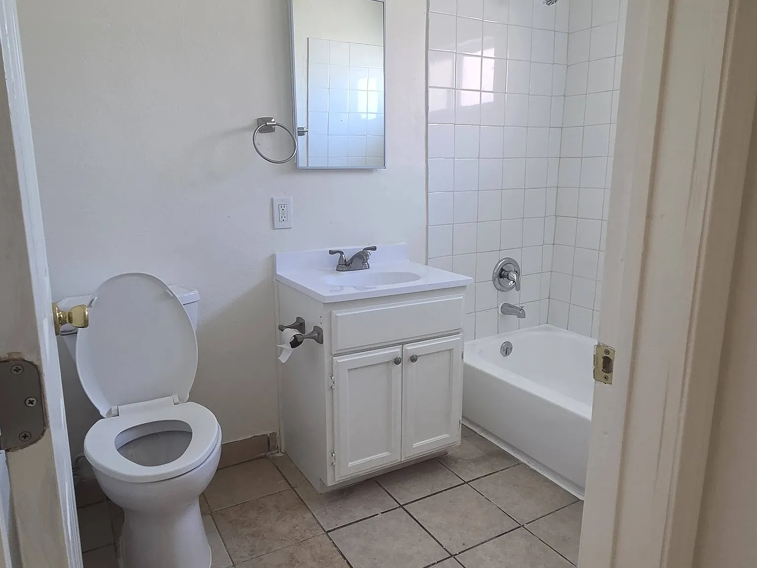 2 bed, 900 sqft, $2,000 — Photo 2