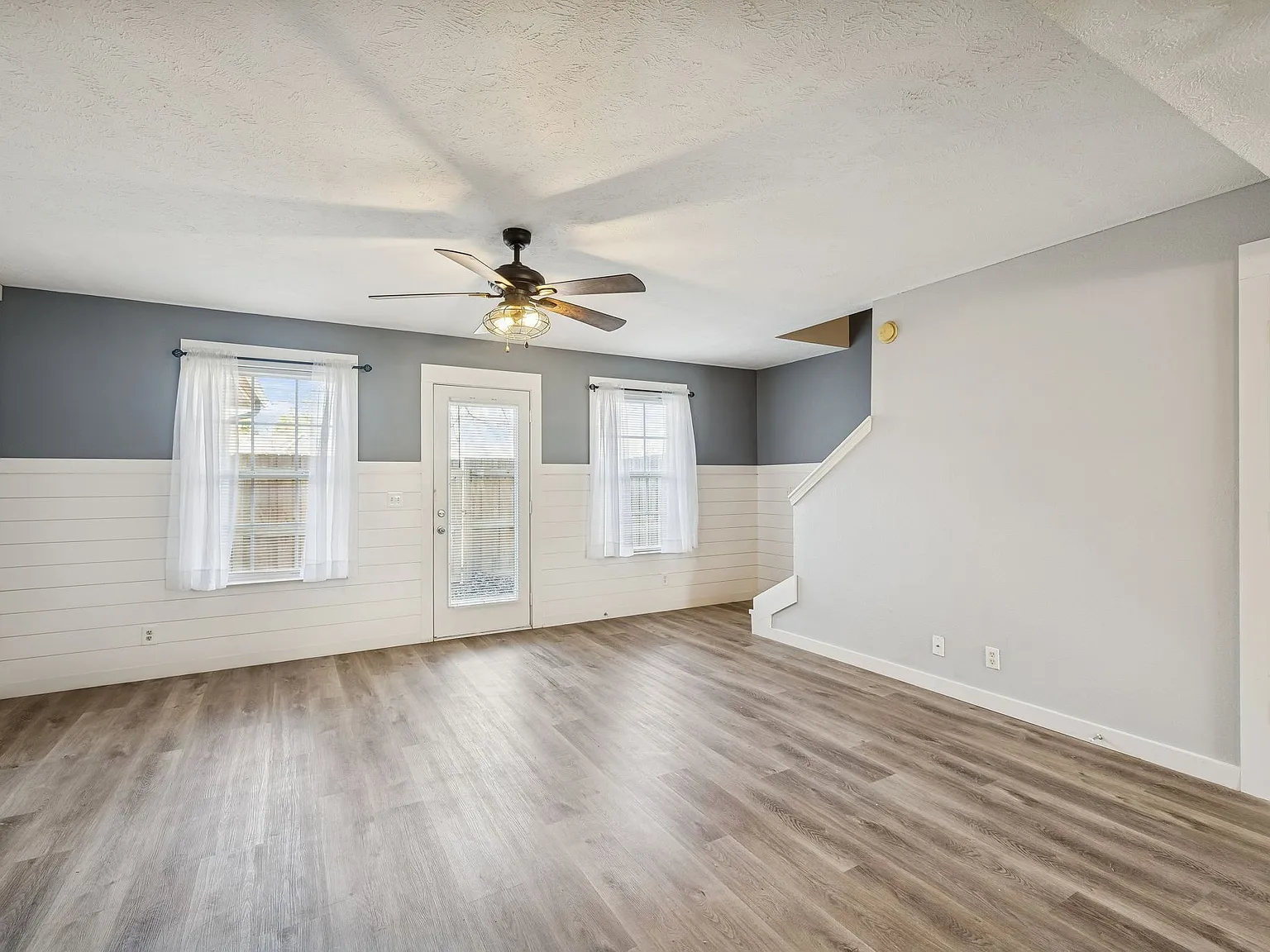 3 bed, 2.5 bath, 1360 sqft, $1,600 — Photo 2