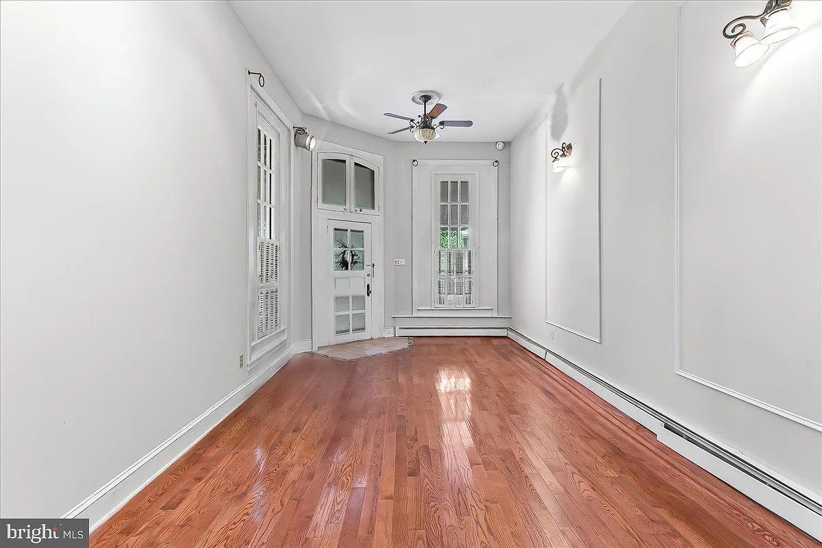 3 bed, 2.5 bath, 2115 sqft, $3,800 — Photo 3