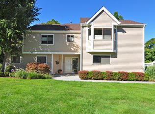 155 Fieldpoint Dr, Irvington, NY 10533
