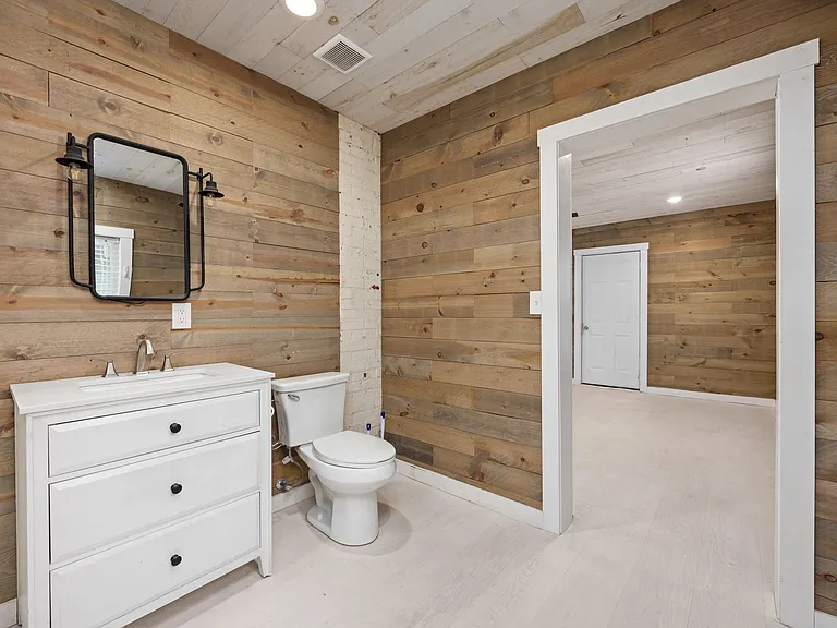 135 W Woodland Rd — Photo 11