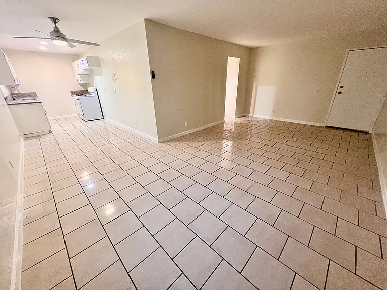 Columbus Apartments — Photo 28