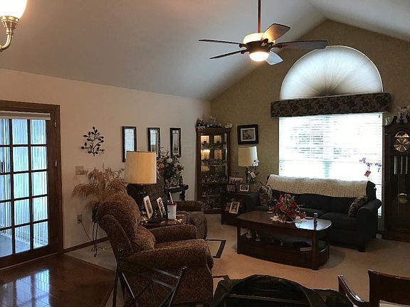 4th image of 2018 Farmbrook Cir