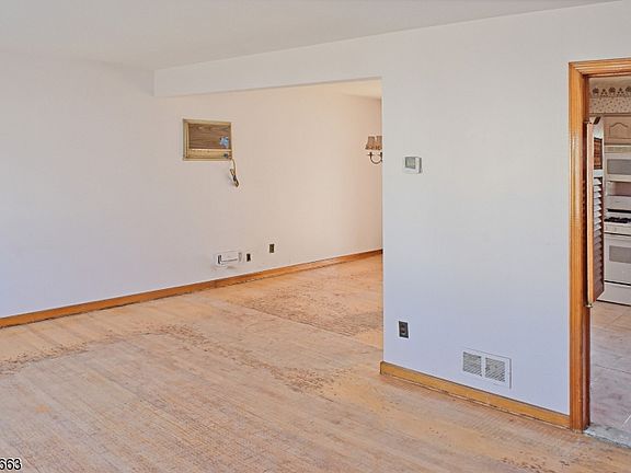4th image of 27 Bogle Ave