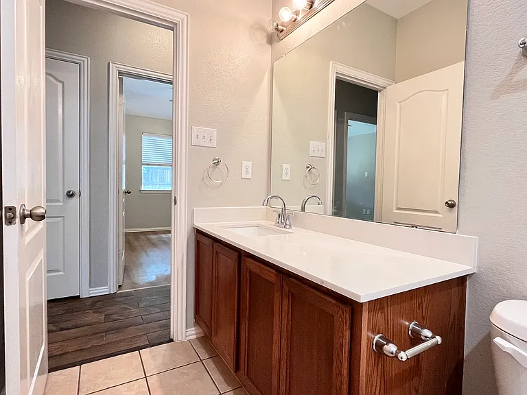 2109 Michelle Creek Dr — Photo 2