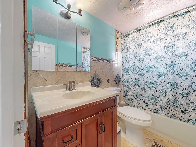 11517 Ralph Ave NE — Photo 20