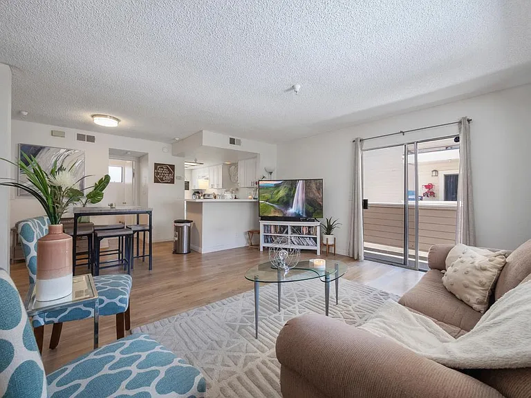 313 E Pine St #18 — Photo 36