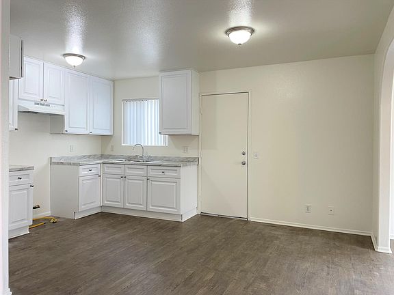 4th image of 327 N Grand Ave