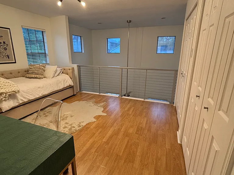 2424 Knight St — Photo 10